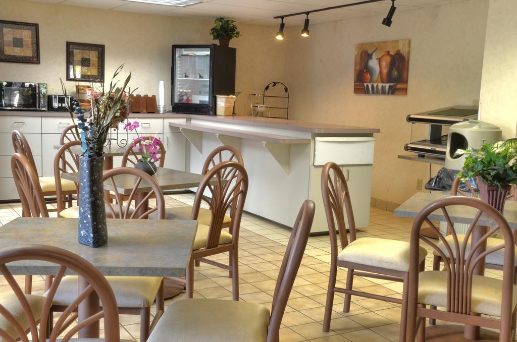 Smoky Mountain Inn & Suites Чероки Экстерьер фото