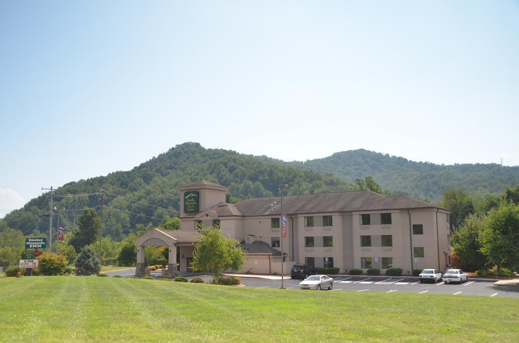 Smoky Mountain Inn & Suites Чероки Экстерьер фото