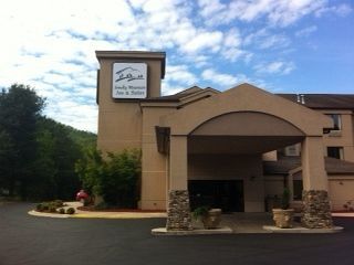 Smoky Mountain Inn & Suites Чероки Экстерьер фото