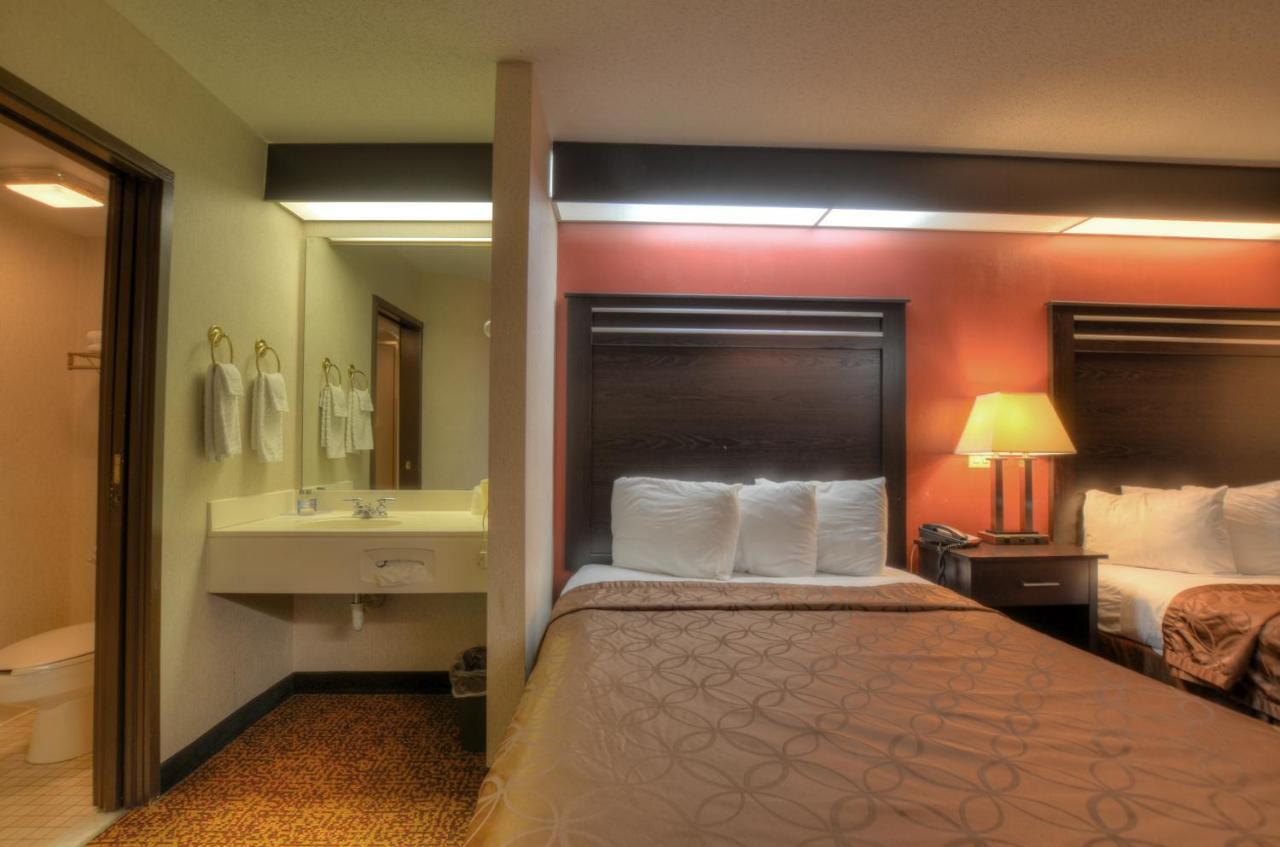 Smoky Mountain Inn & Suites Чероки Экстерьер фото
