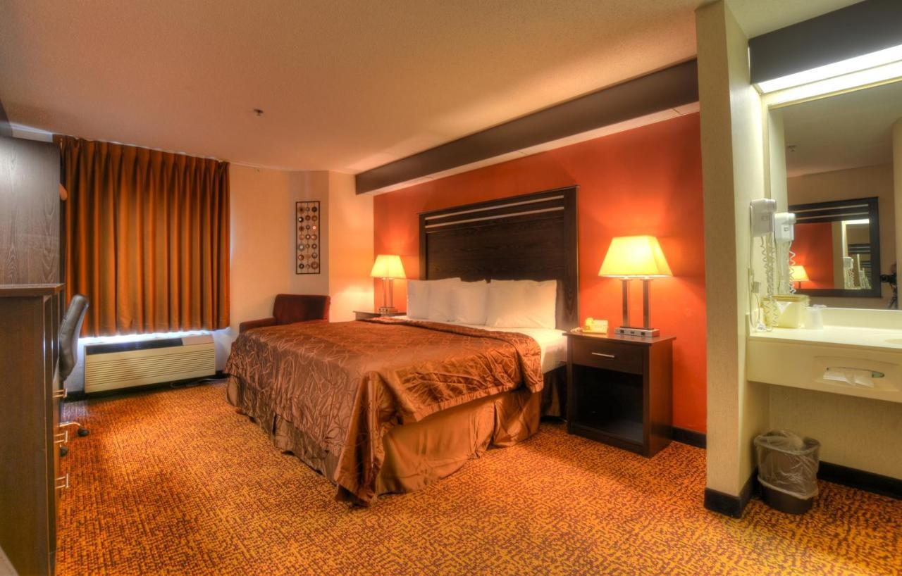 Smoky Mountain Inn & Suites Чероки Экстерьер фото