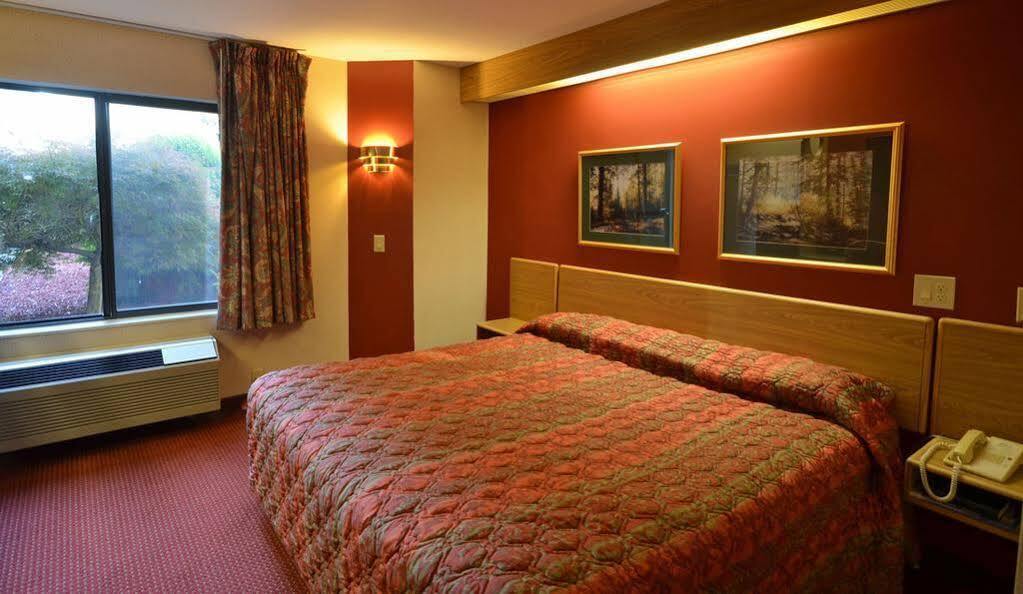Smoky Mountain Inn & Suites Чероки Экстерьер фото